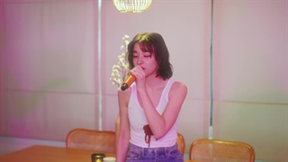 کاور آهنگ های handlebars از جنی و your love از جیسو و moonlight floor از لیسا و number one girl از رزی ( کپشن رو ببینید )