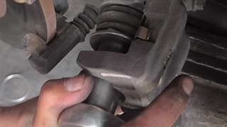 باز کردن لنت ترمز ماشین چینی قسمت 1