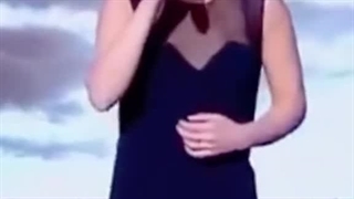 Певица: Изабель Жоффруа Известен как: Заз Вне