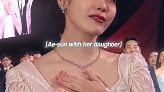 وقتی بچه هم محو زیبایی آیو شده... کپ^^