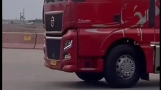 بابک زنجانی در بیرون از زندان سوار بر تریلی