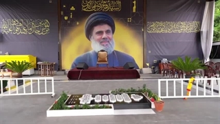پرچم متبرک آستان قدس رضوی بر مزار شهید سید هاشم صفی الدین و شهدای حزب الله لبنان