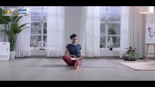 آرامش ذهن با حرکت پادماسانا در مروارید آبی