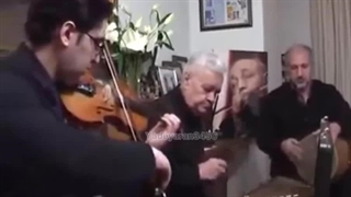 تریو سنتور استاد فضل‌اله توکل، ویولن بابک شهرکی و تنبک پدر آقای شهرکی، شب درگذشت استاد خرم در منزل ایشان