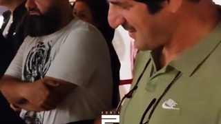 سینا مهراد و خواهرش صبا سهیلی و رسول خادم در نمایشگاه «تَن‌پوشِ پهلوان»