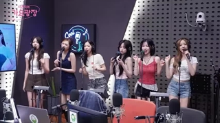 اجرای زنده آهنگ hot sauce از بیبی مانستر ( کپشن رو ببینید )