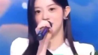 انکور استیج ایلیت وایرال شده و لایو خوندنشون واکنش منفی گرفته ( ادامه کپشن )