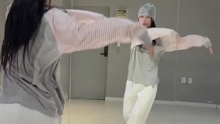 آموزش تیکه ای از دنس آهنگ Look At Me از گروه  ALLDAY PROJECT