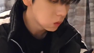 من که با پشت دست میزنم تو دهن هر کسی که با ملوچ ملوچ غذا بخوره با چشای قلبی دارم غذا خوردن ایشونو تماشا میکنم