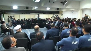 انتقادات جوانِ نخبه‌ علمی در حضور رهبر معظم انقلاب و پاسخ ایشان و آخر ماجرا