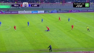 صحنه مشکوک به پنالتی برای تراکتور که داور اعتقادی نداشت