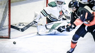 اوسمار ویرا آغازگر مسابقه لیگ هاکی روی یخ بین دو تیم آیس استار و نیروی زمینی ارتش