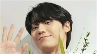 سه بار انگشتتو روی ویدیو نگه دار ببین چی برات در میاد.