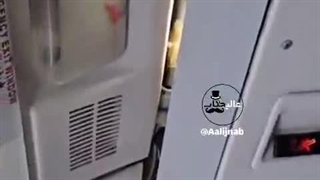 سقف شکافته یک هواپیما در پرواز داخلی!