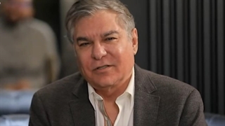 علی سرتیپی: مهران مدیری با یک ماچ ۵ میلیارد تخفیف داد