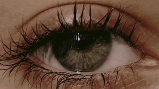 جوری که چشماش قشنگه>:)