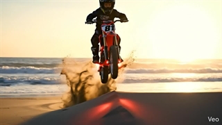 قدرت و زیبایی موتور کراس 50 سی سی قرمز از نزدیک