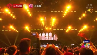 اجرای دوتا آهنگ توسط یونینگ در کنسرت سال نوی 2026 شبکه جیانگسو