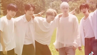 Tomorrow X Together 내일도 함께 가자