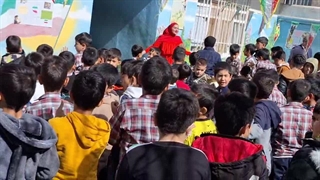 مراسم جشن دهه فجر و سالروز پیروزی انقلاب اسلامی ایران در دبستان پرتو امید با حضور رزیتا دغلاوی نژاد "خاله فرشته مهربون"