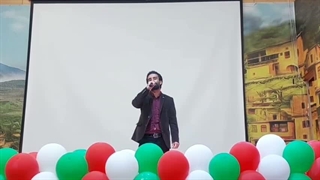 اجرای هاشم‌رمضانی آهنگ گنبد طلا در جشن روز مادر
