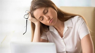 چرا همیشه احساس خستگی می‌کنیم؟