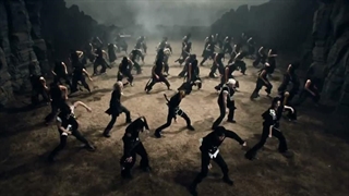 موزیک ویدیو run it از straykids ولی لطفا برید توی یوتوب استریم بزنید