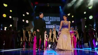 John Travolta grooving to Bollywood with Priyanka Chopra at IIFA Awards 2014 ‏7.