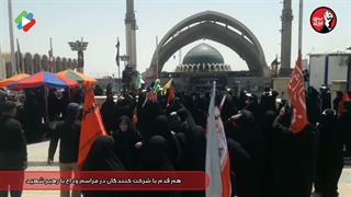 هم قدم با حاضرین در مراسم وداع با رهبر شهید